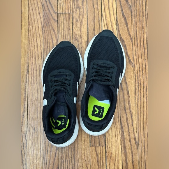 NWOB VEJA IMPALA BLACK CREAM - sz 6 (fits like 5.5-6) - Picture 6 of 7